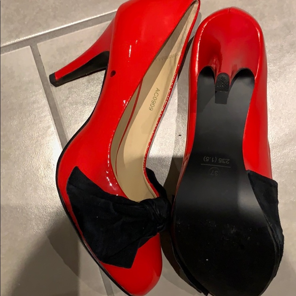 Heels - Picture 3 of 4